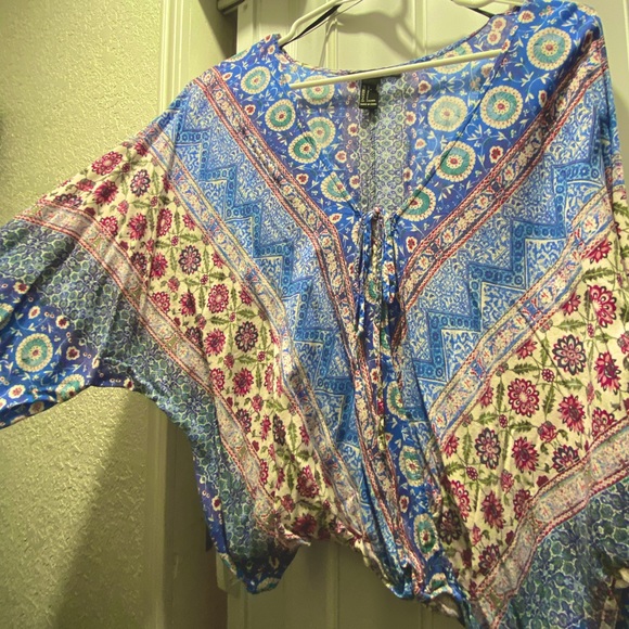 Forever 21 Tops - Forever21 Low cut blouse